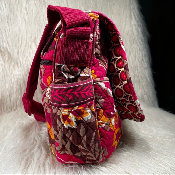 Vera Bradley Crossbody Bag in (RETIRED) Carnaby Pattern - Picture 3 of 11